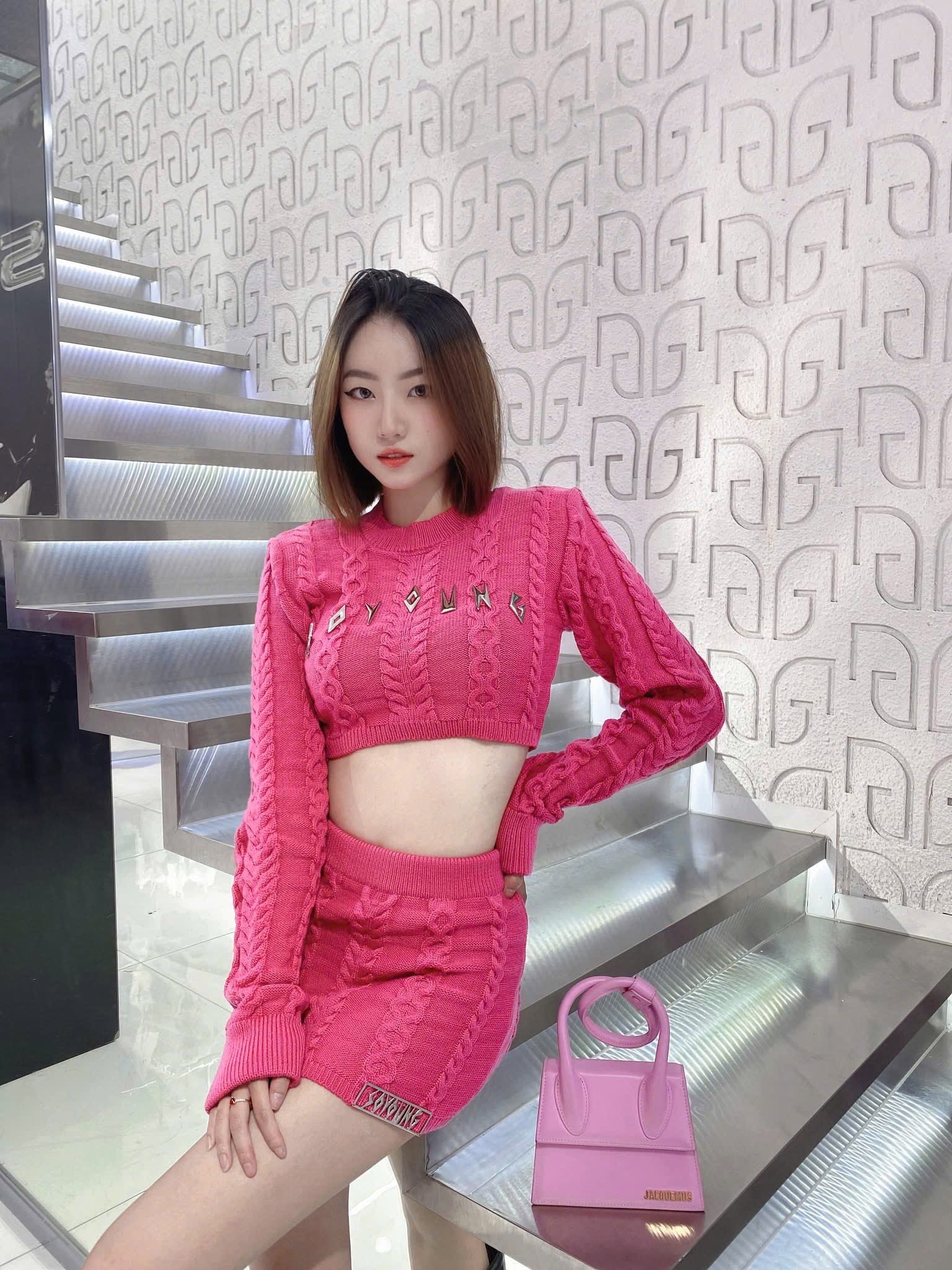 Thanh lý Pass set So Young áo croptop và chân váy màu hồng cánh sen - ảnh 3