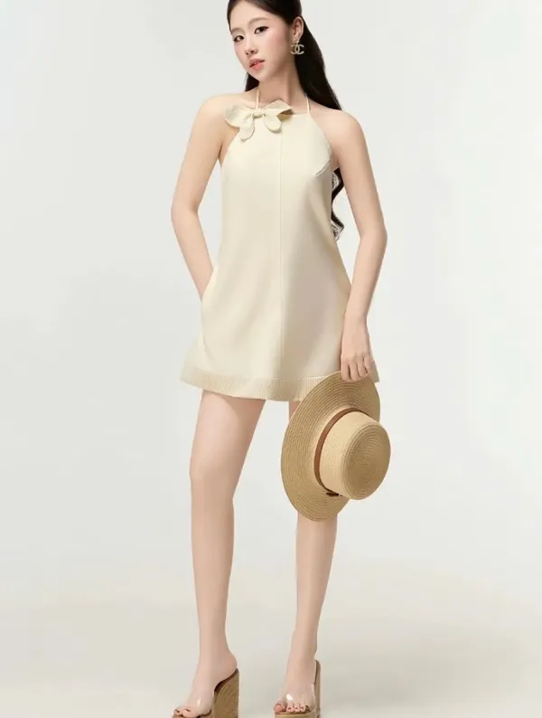 Pass váy yếm dáng suông màu kem Aguja