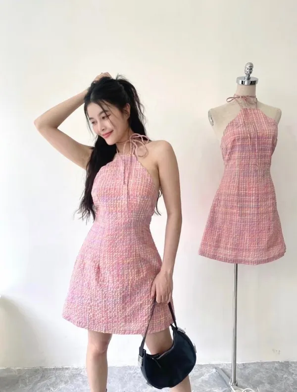 Pass đầm Secodee cổ yếm hở lưng xinh xắn