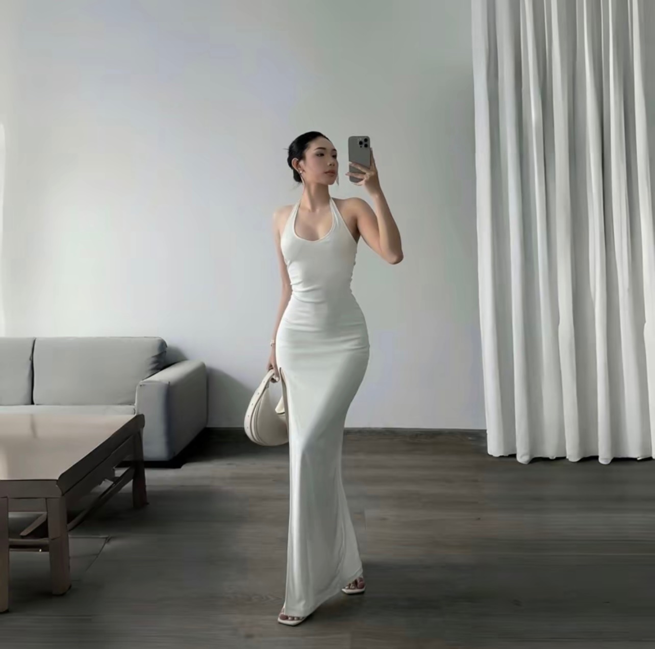 Thanh lý Pass váy maxi trắng cổ yếm xẻ tà Femsic quyến rũ - ảnh 1