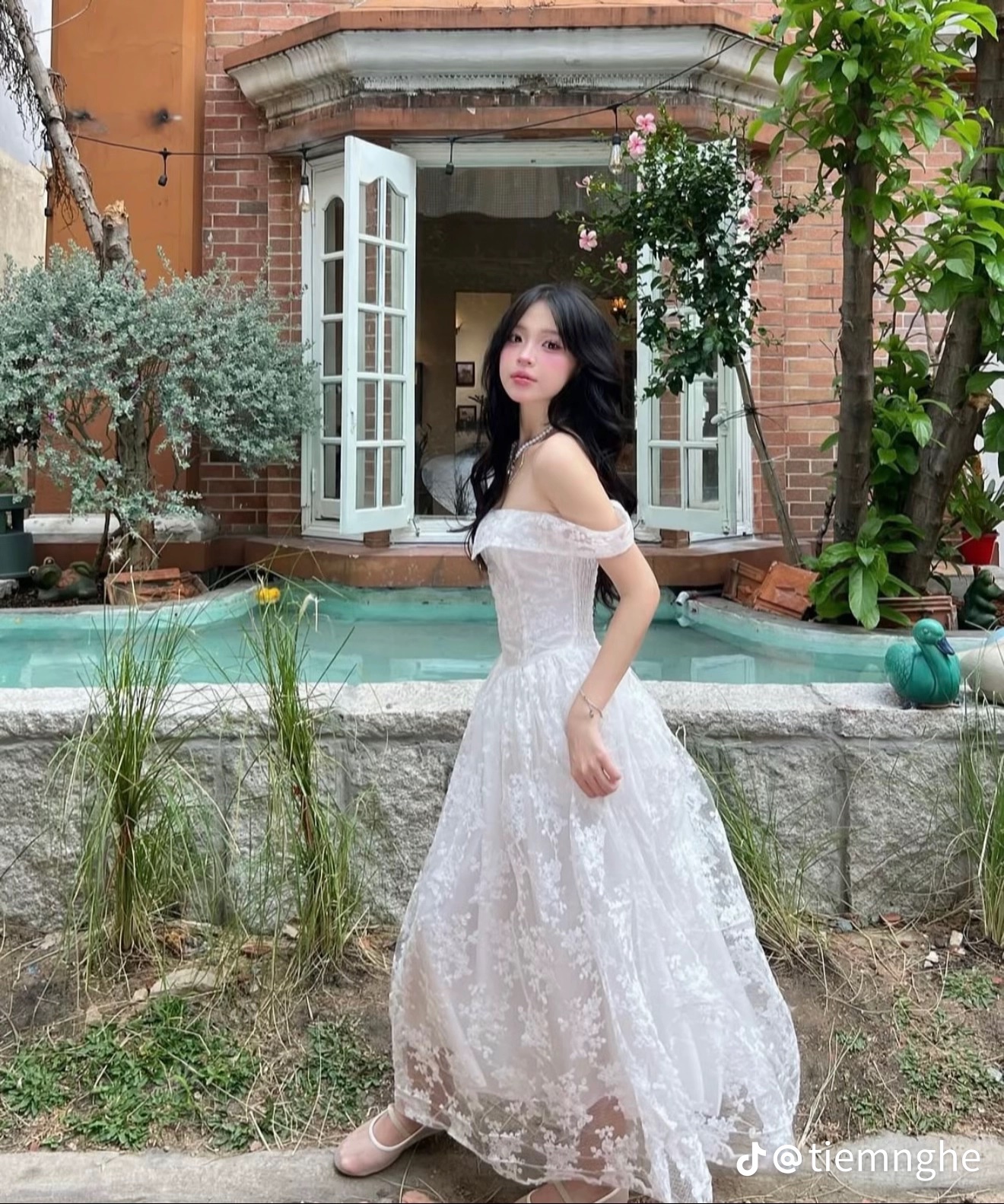 Thanh lý Pass váy trắng trễ vai dáng xòe - ảnh 2