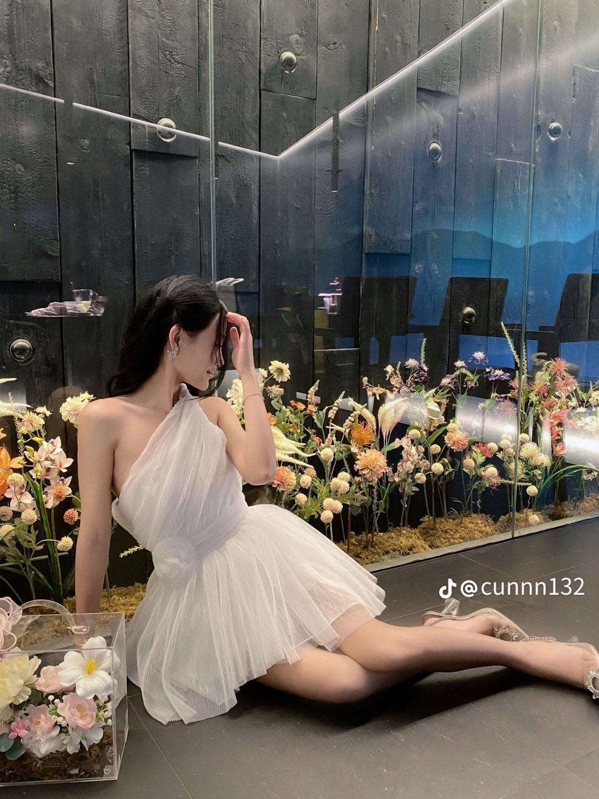 Thanh lý Pass váy ngắn dáng xoè màu trắng Hoài Anh - ảnh 2