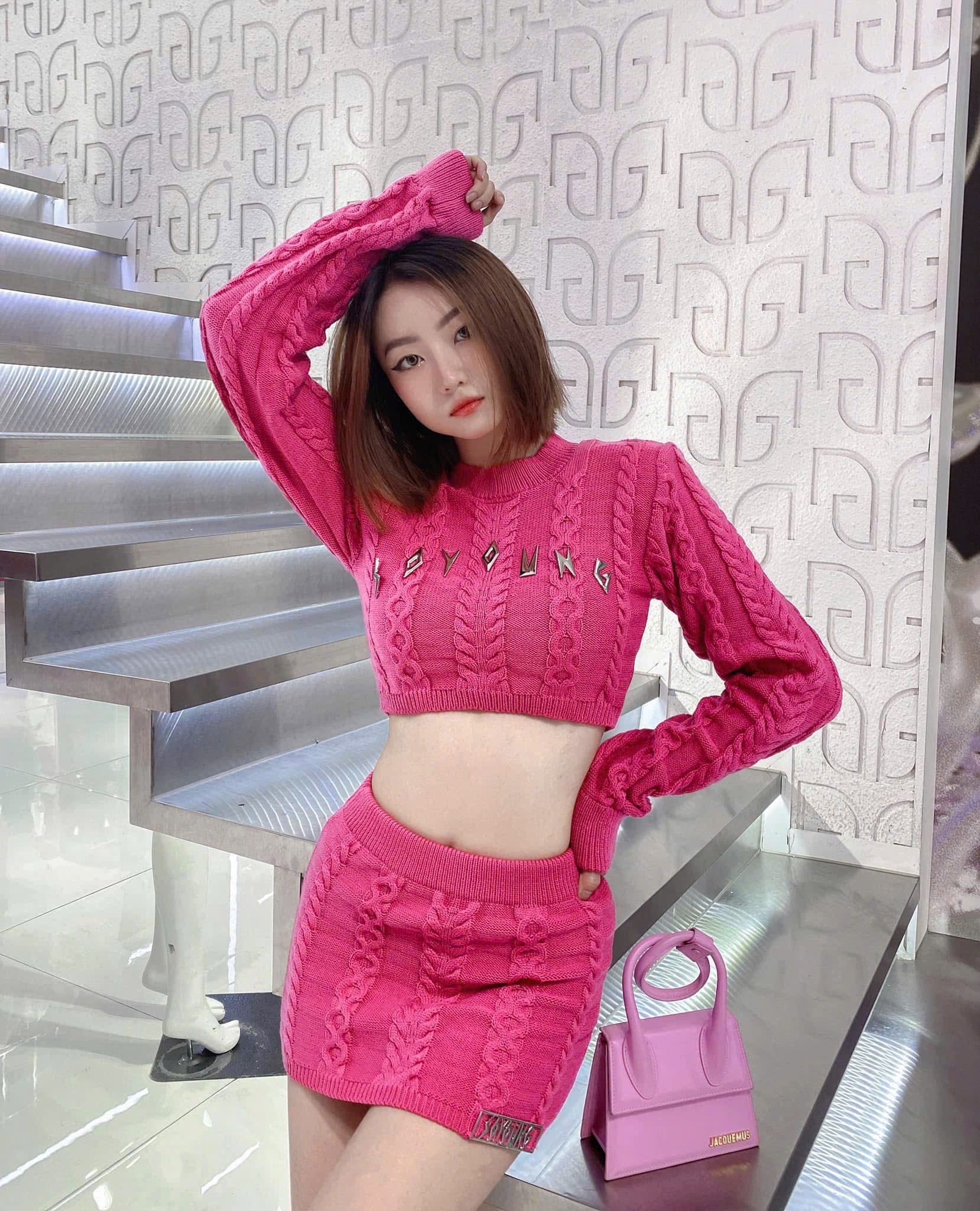 Thanh lý Pass set So Young áo croptop và chân váy màu hồng cánh sen - ảnh 2
