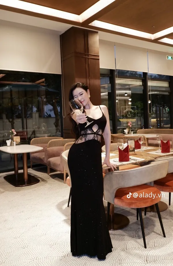 Pass váy ALady body đen dáng dài phối ren quyến rũ