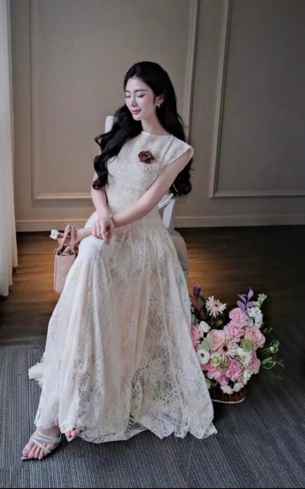Thanh lý Pass đầm Khâu ren dài trắng phối hoa nâu (hoa có thể tháo) - ảnh 2