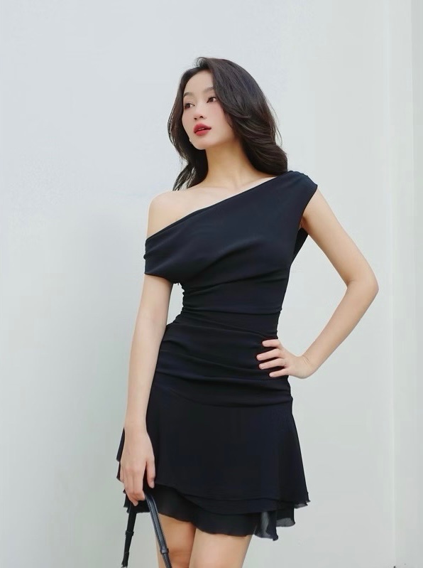 Thanh lý Pass váy ngắn Rêver đen lệch vai ôm eo - ảnh 3