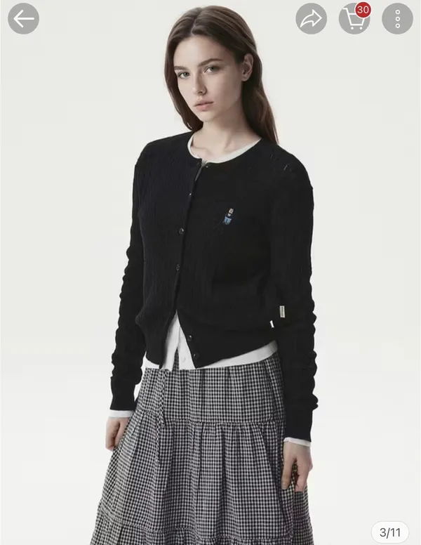 Pass áo cardigan len WHOAU AUTHENTIC đen dáng ôm nhẹ thêu hình gấu nhỏ xinh