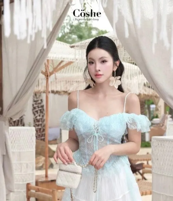 Pass áo trễ vai Coshe xanh mint ngọt ngào phối ren