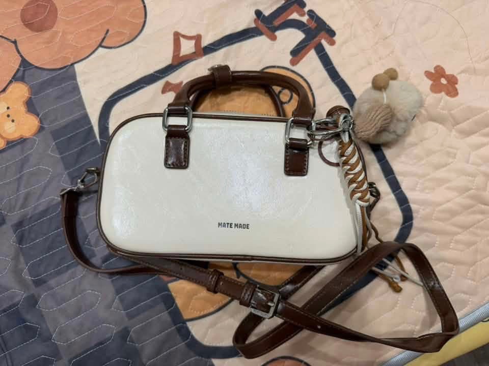 Thanh lý Pass túi MATE MADE phối màu kem nâu xinh xắn kèm charm - ảnh 4