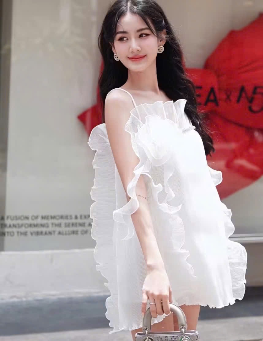 Thanh lý Pass váy hai dây Elpis trắng tiểu thư, đính đá tinh tế likenew - ảnh 4
