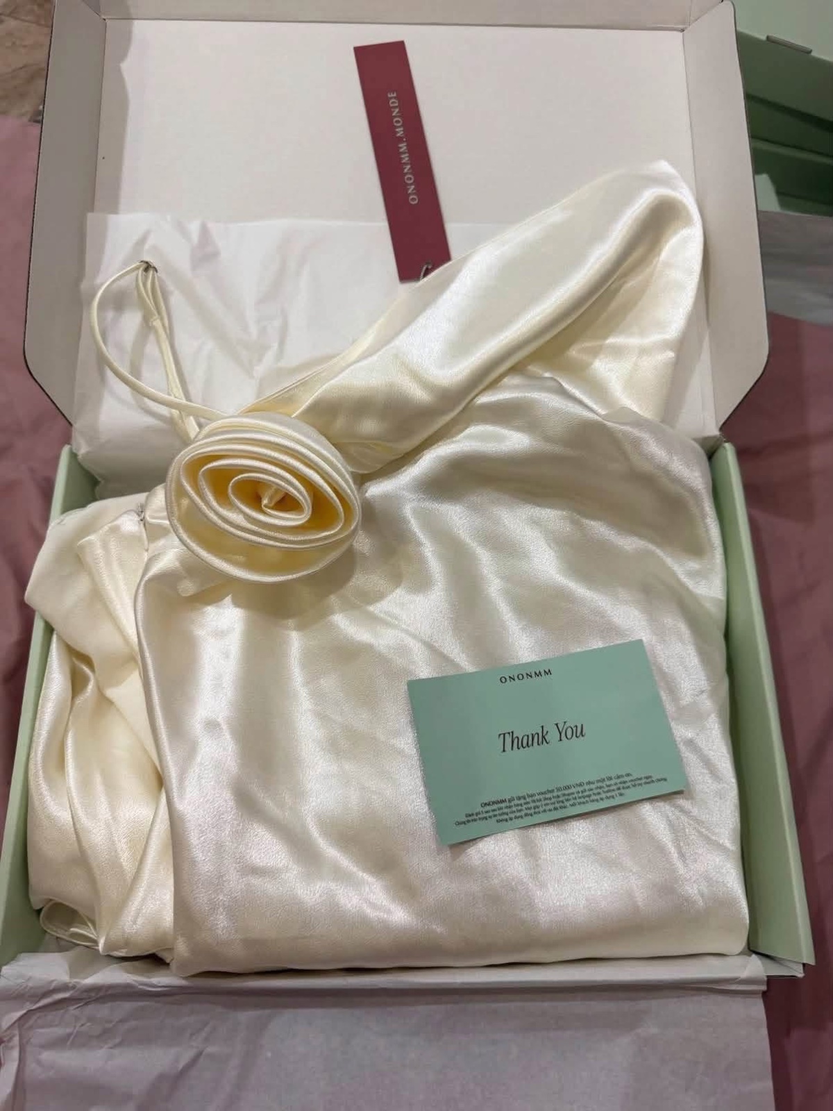 Thanh lý Pass váy trắng Ononmm có tà ngắn lệch vai full tag box - ảnh 4