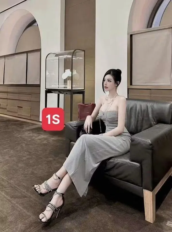 Pass đầm body dài Mai Phương Bùi màu xám ghi - Size S