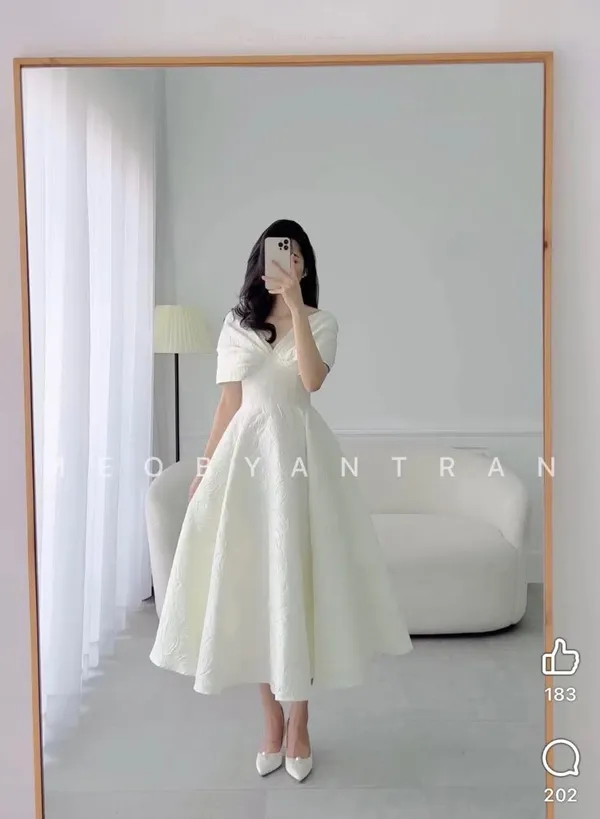 Pass váy midi Meobyantran trắng chiết eo trễ vai
