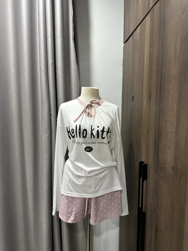 Pass (new) bộ đồ mặc nhà dài tay in hình Hello Kitty màu trắng hồng - PNN