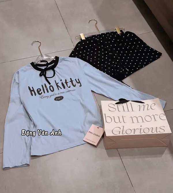 Pass set áo dài tay Hello Kitty và quần short chấm bi - PNN